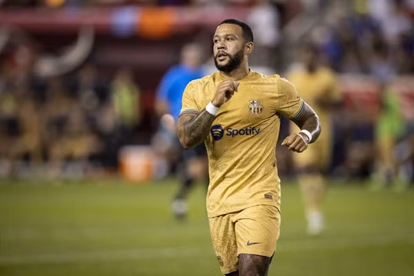 Depay khó có cơ hội tại Barca.
