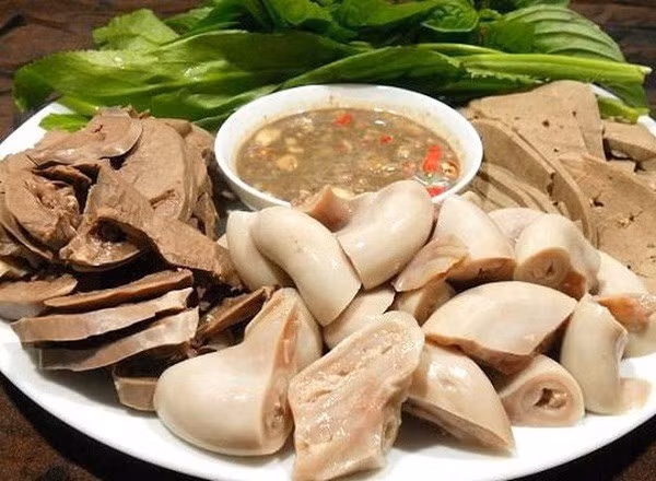 Nội tạng động vật chứa nhiều cholesterol, vì thế nên hạn chế sử dụng. (Ảnh minh họa)