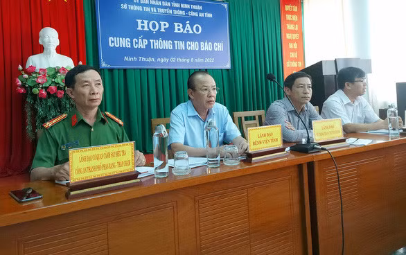 Ninh Thuận họp báo vụ tai nạn khiến nữ sinh tử vong có liên quan quân nhân lái ôtô - Ảnh 1.