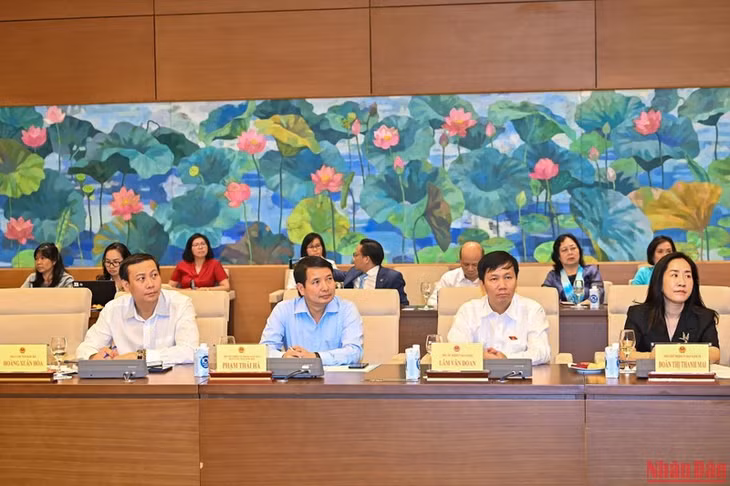Các đại biểu dự buổi tiếp.