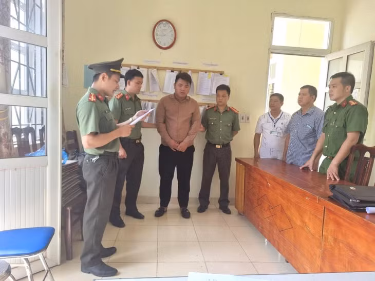 Cơ quan điều tra đọc lệnh khởi tố đối tượng Triệu Quý Cường.