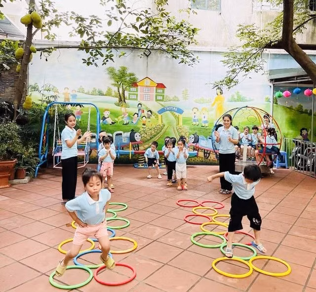 Chính phủ quyết nghị hỗ trợ cán bộ quản lý, giáo viên, nhân viên trong các cơ sở giáo dục mầm non, giáo dục tiểu học ngoài công lập gặp khó khăn do đại dịch COVID-19.