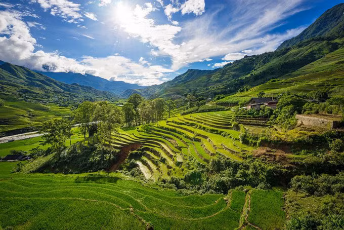 Theo trang Mother Nature, ruộng bậc thang Sa Pa ở Lào Cai được xếp trong danh sách 30 nơi đẹp nhất hành tinh.