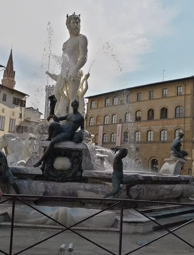 Florence được coi là thành phố của những tác phẩm nghệ thuật điêu khắc ở Italia.