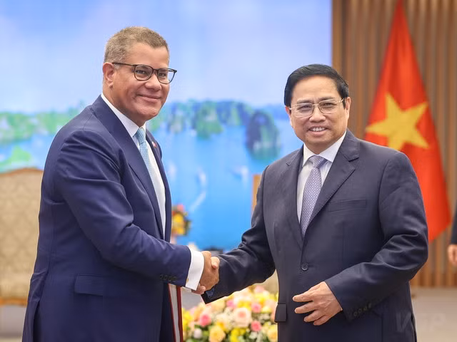 Thủ tướng Chính phủ Phạm Minh Chính và ông Alok Sharma, Bộ trưởng, Chủ tịch COP26 - Ảnh: VGP/Nhật Bắc