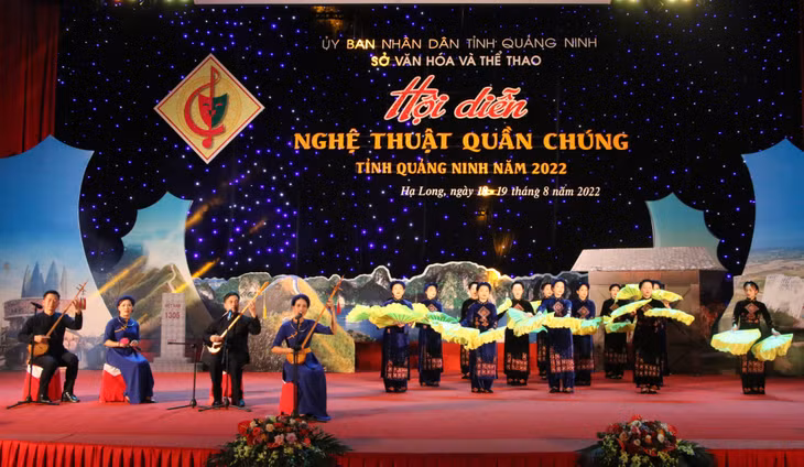Tiết mục của Đoàn nghệ thuật quần chúng huyện Bình Liêu.