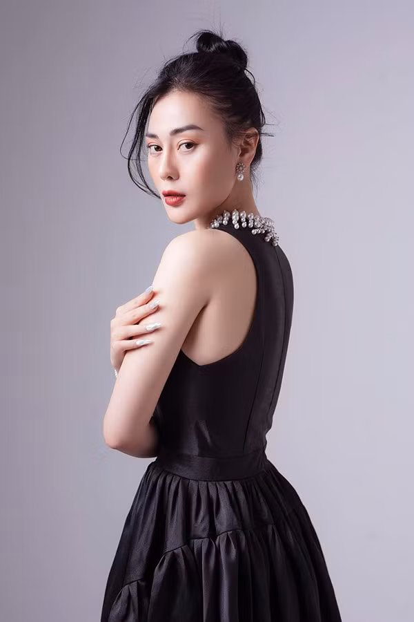 Bên cạnh đó, nữ diễn viên còn khẳng định: "Tôi không bao giờ trách người thứ ba. Nếu có trách, tôi chỉ trách bạn trai mình".