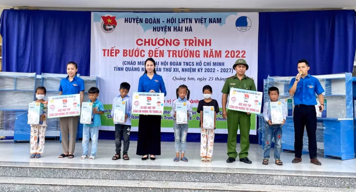 Chương trình đã trao 30 góc học tập với tổng trị giá 36 triệu đồng cho 30 em học sinh trên địa bàn huyện Hải Hà