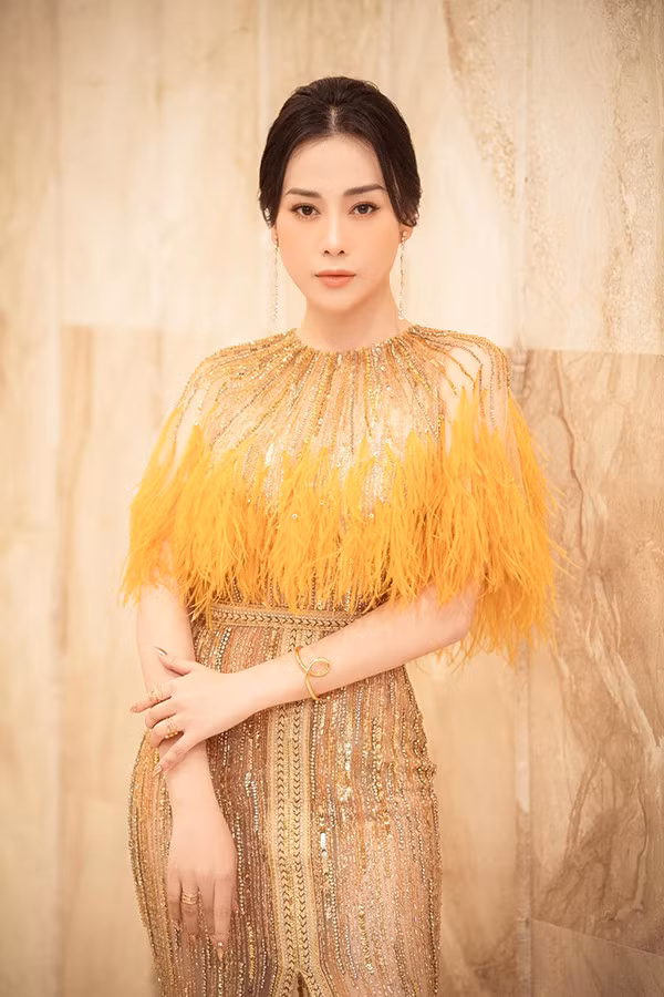 Bởi Phương Oanh cho rằng: "Trên đời này, rất ít người con gái trơ tráo đến mức cố tình nhảy vào mối quan hệ của người khác. Kể cả trong trường hợp có người đủ trơ tráo đến vậy, nếu lung lay thì anh ấy cũng chẳng ra gì".