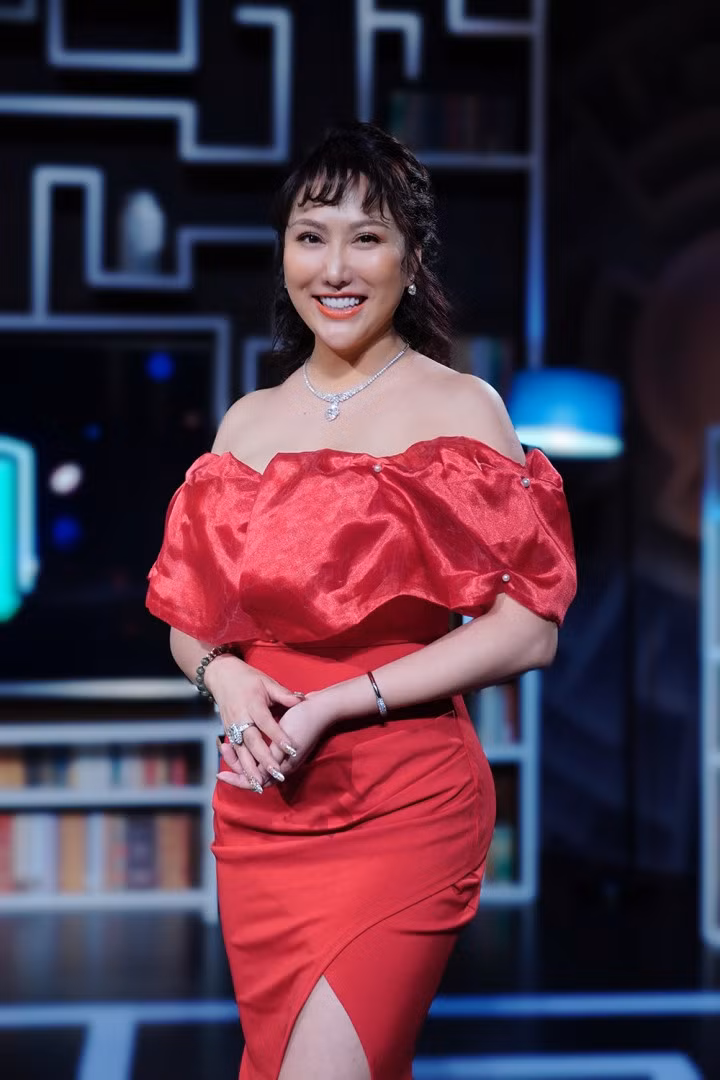 Phi Thanh Vân xuất hiện rạng rỡ.