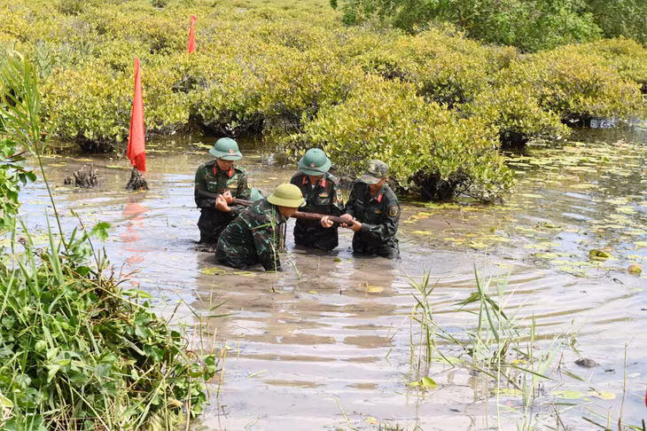 Đội thi công rà phá bom mìn, vật nổ, Tổng công ty Xây dựng Lũng Lô phát hiện quả bom trong quá trình thi công dự án.