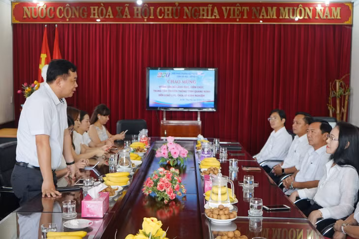 Quang cảnh buổi làm việc.