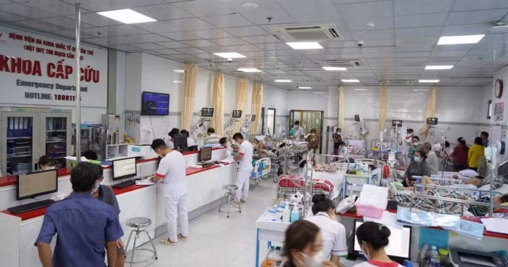 Bệnh nhân đột quỵ vào cấp cứu tại Bệnh viện Đột quỵ Tim mạch Cần Thơ.