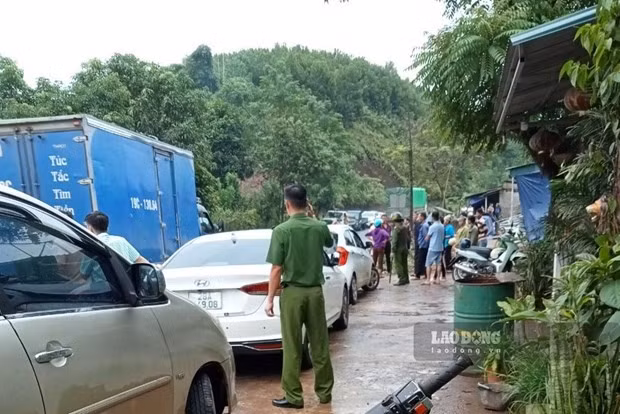 Truy tim doi tuong cam dao truy sat nha vo lam 4 nguoi thuong vong hinh anh 1
