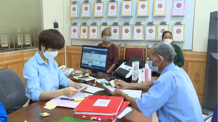Người dân đến làm thủ tục hành chính tại Trung tâm Hành chính công huyện Tiên Yên. Ảnh: Xuân Thao (CTV)