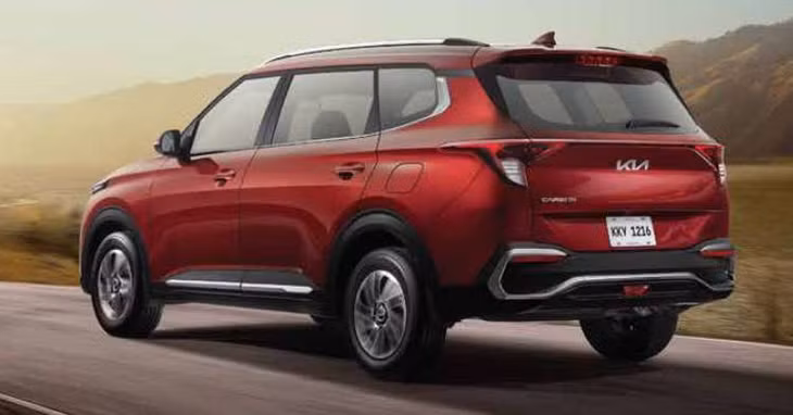Kia Carens 2022 có giá bán cao hơn đáng kể so với các đối thủ (Ảnh: Paultan)