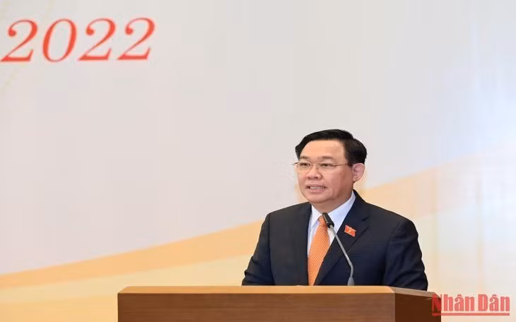 Chủ tịch Quốc hội Vương Đình Huệ phát biểu kết luận và chỉ đạo hội nghị. (Ảnh Duy Linh)