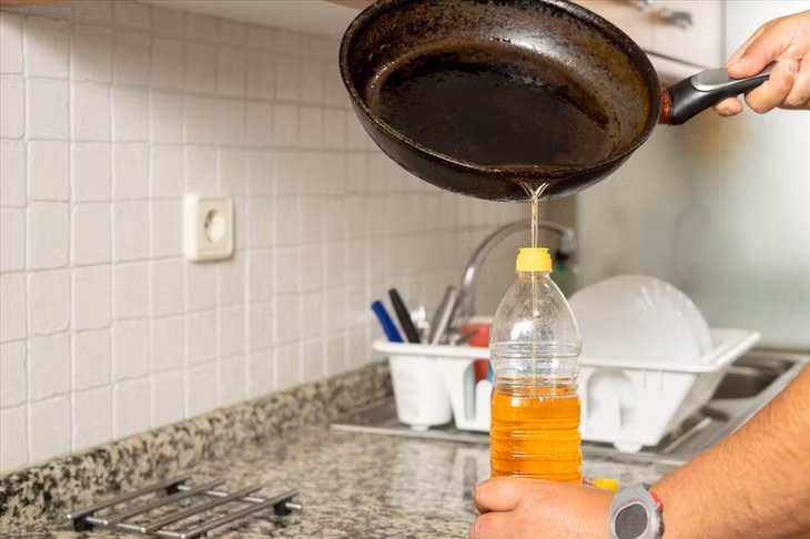 Dầu ăn tái sử dụng thường xuyên sẽ ảnh hưởng không tốt đến sức khoẻ. Ảnh: Xinhua
