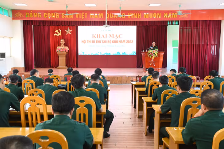 Quang cảnh khai mạc.