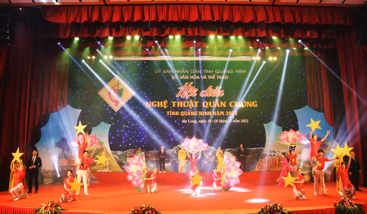 Tiết mục dự thi của đoàn nghệ thuật quần chúng TP Móng Cái.