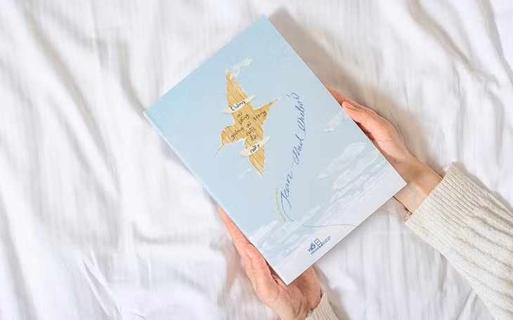 Cuốn tiểu thuyết “Không ai sống giống ai trong cuộc đời này”. (Ảnh: Nhã Nam)