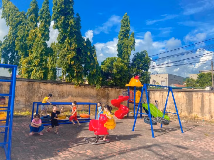Công trình sân vui chơi thiếu nhi tại khu 5, phường Việt Hưng (TP Hạ Long) do Đoàn Thanh niên phường Việt Hưng thực hiện, khánh thành ngày 16/8.