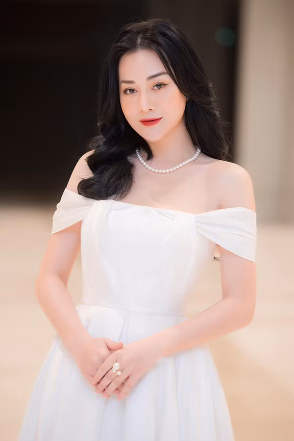 Hóa thân thành công vào vai người thứ 3 trong phim Nàng dâu order, Phương Oanh liên tục nhận sự công kích từ khán giả. Nữ diễn viên thừa nhận: "Vai diễn của mình trong Nàng dâu order được nhớ đến bởi nó chạm vào vấn đề nhức nhối của chị em phụ nữ. Kẻ phá hoại hạnh phúc gia đình luôn bị khinh ghét".