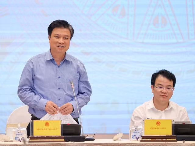 Thứ trưởng Bộ Giáo dục và Đào tạo Nguyễn Hữu Độ: Trong tháng 9 sẽ tổ chức tập huấn cho các giáo viên sử cả nước để triển khai Thông tư 13 về một số nội dung chương trình môn lịch sử phổ thông - Ảnh: VGP/Nhật Bắc