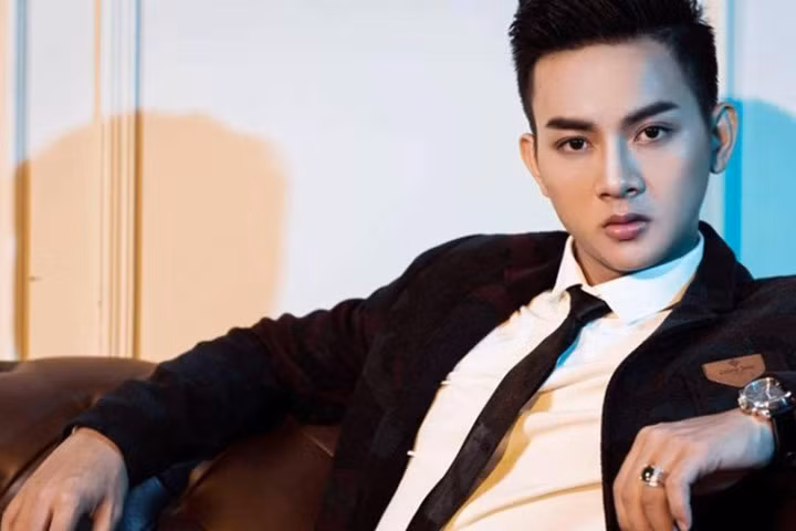 Hình ảnh Hoài Lâm - chàng ca sĩ hiền lành và có giọng hát đi vào lòng người từng một thời ''làm mưa làm gió'' trong showbiz Việt.