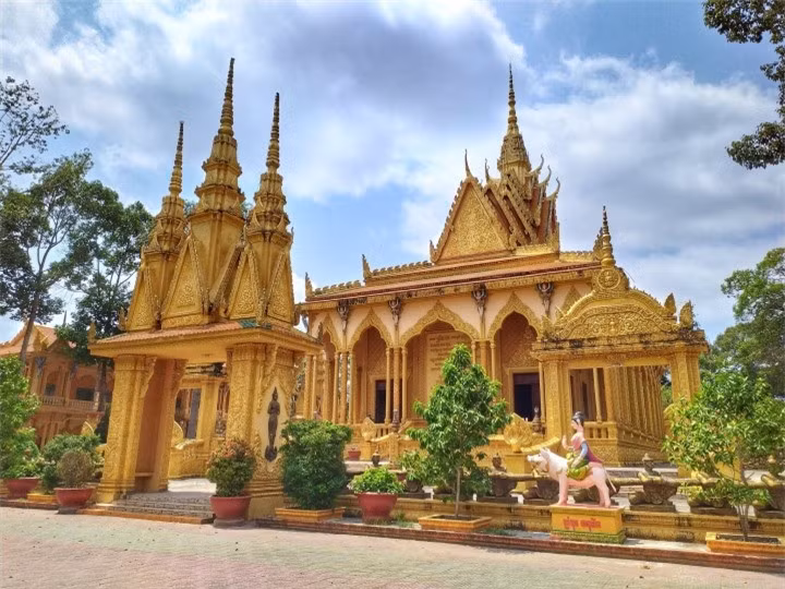Ngôi chùa ‘dát vàng’ có lịch sử hơn 600 năm ở Trà Vinh nguy nga như cung điện - 3