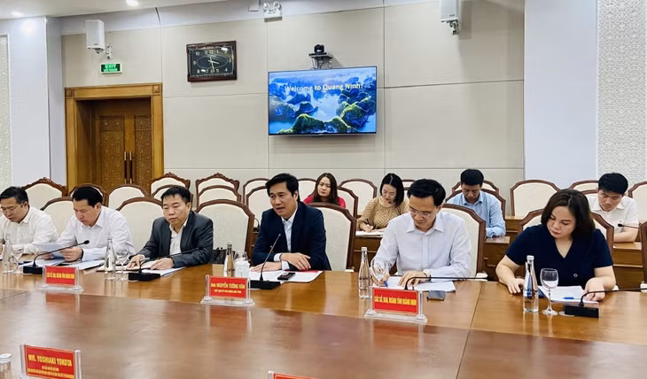 Đồng chí Nguyễn Tường Văn, Chủ tịch UBND tỉnh phát biểu tại buổi làm việc.