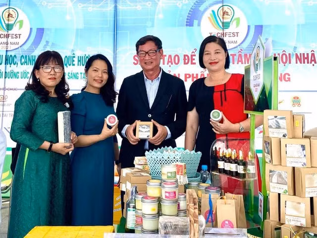 Chi giải thưởng cho hoạt động tổ chức Ngày phụ nữ khởi nghiệp tại các cấp Hội Phụ nữ