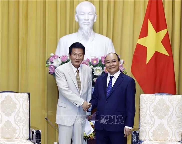 Chủ tịch nước Nguyễn Xuân Phúc tiếp cựu Đại sứ đặc biệt Việt Nam-Nhật Bản Sugi Ryotaro. (Ảnh: TTXVN)