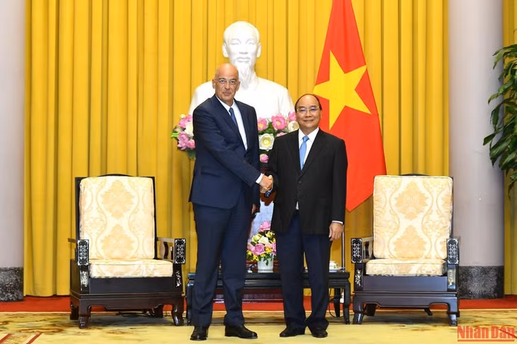 Chủ tịch nước Nguyễn Xuân Phúc tiếp Bộ trưởng Ngoại giao Cộng hòa Hy Lạp Nikolaos Dendias.