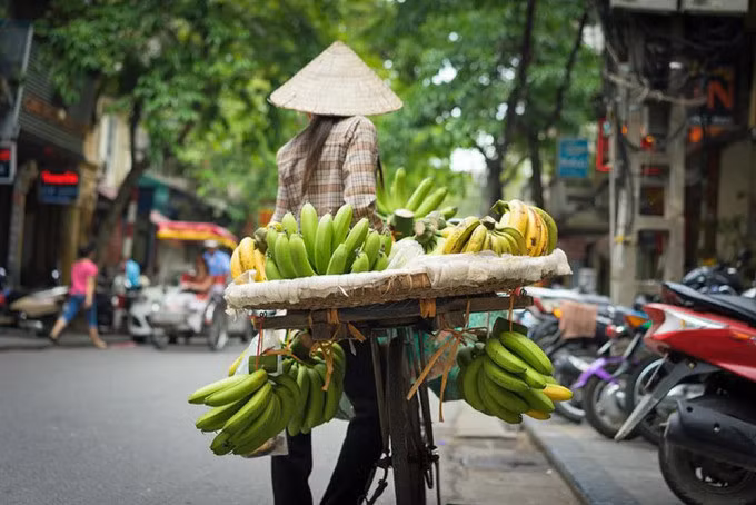 Nhữnh gánh hàng rong "đặc sản" của Hà Nội.