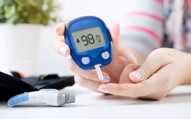 Giấm táo giúp làm chậm quá trình tiêu hóa tinh bột, từ đó giúp ổn định lượng đường trong máu.