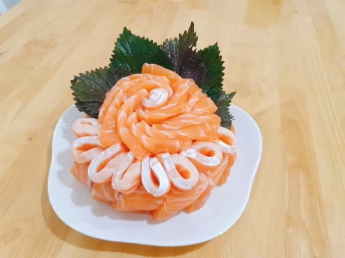 Cá hồi cung cấp nhiều chất dinh dưỡng góp phần ngăn ngừa chuột rút. Ảnh: Quỳnh Trang