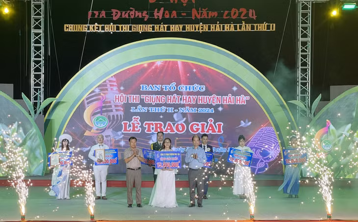 Thí sinh Vũ Thu Hiền xuất sắc giành giải Nhất hội thi Giọng hát hay huyện Hải Hà lần thứ II năm 2024. Ảnh: Trung tâm TT-VH huyện Hải Hà