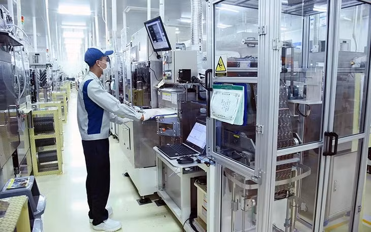 Sản xuất bảng mạch điện tử ở Nhà máy Nippon Mektion của Công ty TNHH Mektec Manufacturing Việt Nam (Khu công nghiệp Thăng Long II, Hưng Yên).