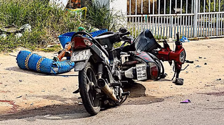 Hiện trường tai nạn giữa 2 xe máy khiến 1 người tử vong. Ảnh: Duy Tuấn