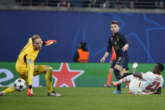 Tiền vệ Juventus Francisco Conceicao ghi bàn trong trận thắng chủ nhà RB Leipzig 3-2 trên sân Red Bull Arena ở lượt hai vòng bảng Champions League ngày 2/10. Ảnh: AP