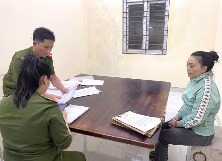 Nguyễn Thị Giang tại cơ quan công an.