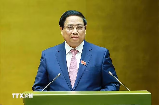 Thủ tướng Phạm Minh Chính trình bày Báo cáo kết quả thực hiện kế hoạch phát triển kinh tế-xã hội năm 2024 và dự kiến kế hoạch phát triển kinh tế-xã hội năm 2025. (Ảnh: Dương Giang/TTXVN)