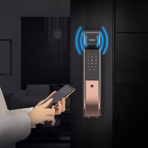 Kết nối thông minh cho phép kiểm soát khóa từ xa bằng điện thoại