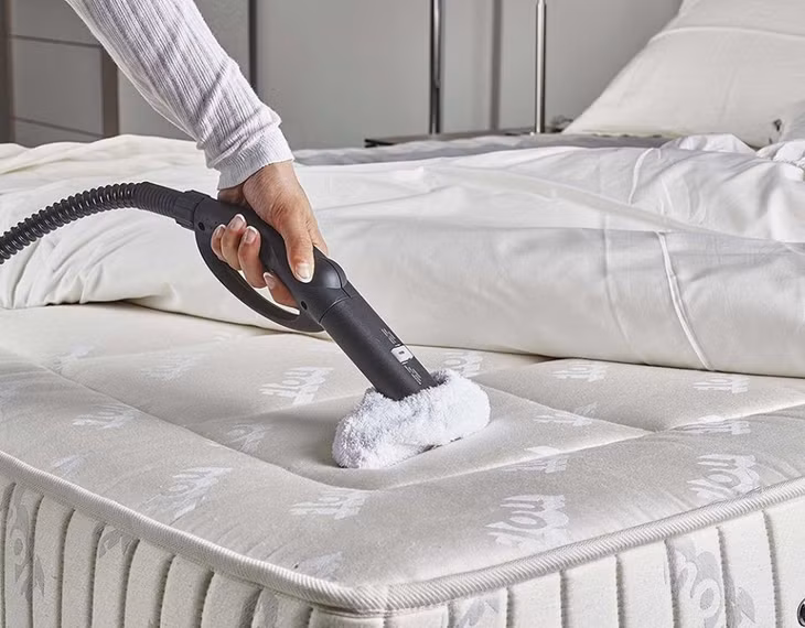 Vệ sinh không gian sống để phòng viêm mũi dị ứng.