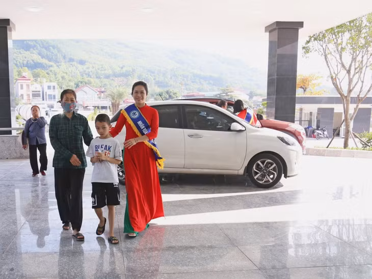 Đón tiếp bệnh nhân đến khám, chữa bệnh tại Bệnh viện Lão Khoa Quảng Ninh Đón tiếp bệnh nhân đến khám, chữa bệnh tại Bệnh viện Lão khoa - Phục hồi chức năng Quảng Ninh.