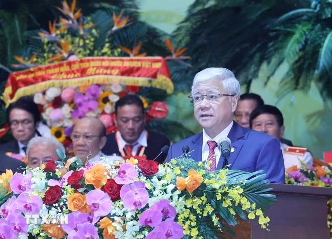 Ông Đỗ Văn Chiến, Ủy viên Bộ Chính trị, Bí thư Trung ương Đảng, Chủ tịch Ủy ban Trung ương Mặt trận Tổ quốc Việt Nam, thay mặt Đoàn Chủ tịch trình bày Diễn văn khai mạc Đại hội. (Ảnh: TTXVN)