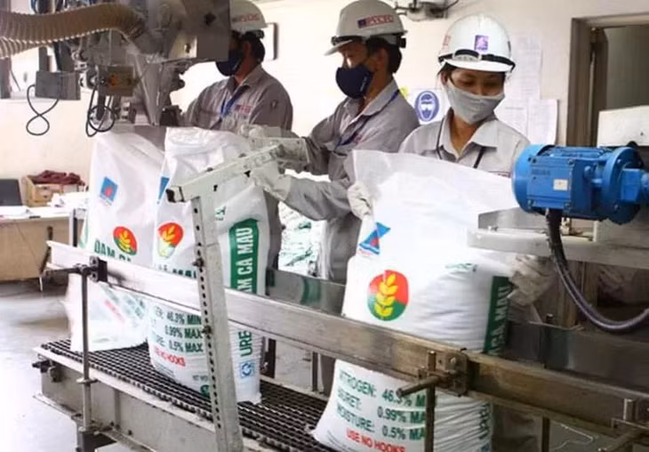 7 tháng đầu năm 2024 cả nước xuất khẩu trên 1,03 triệu tấn phân bón các loại, tương đương gần 420,32 triệu USD. Ảnh minh họa