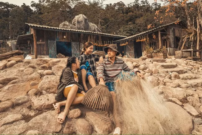 Hậu trường phim "Lật mặt 7" được Tín Nguyễn chia sẻ trên trang cá nhân