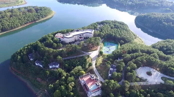 Vị trí đắc địa của Dalat Edensee Lake Resort &amp; Spa